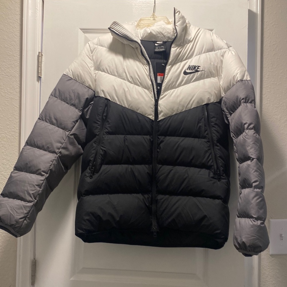NEW Nike Down Fill Coat Black/White/Gray size Large